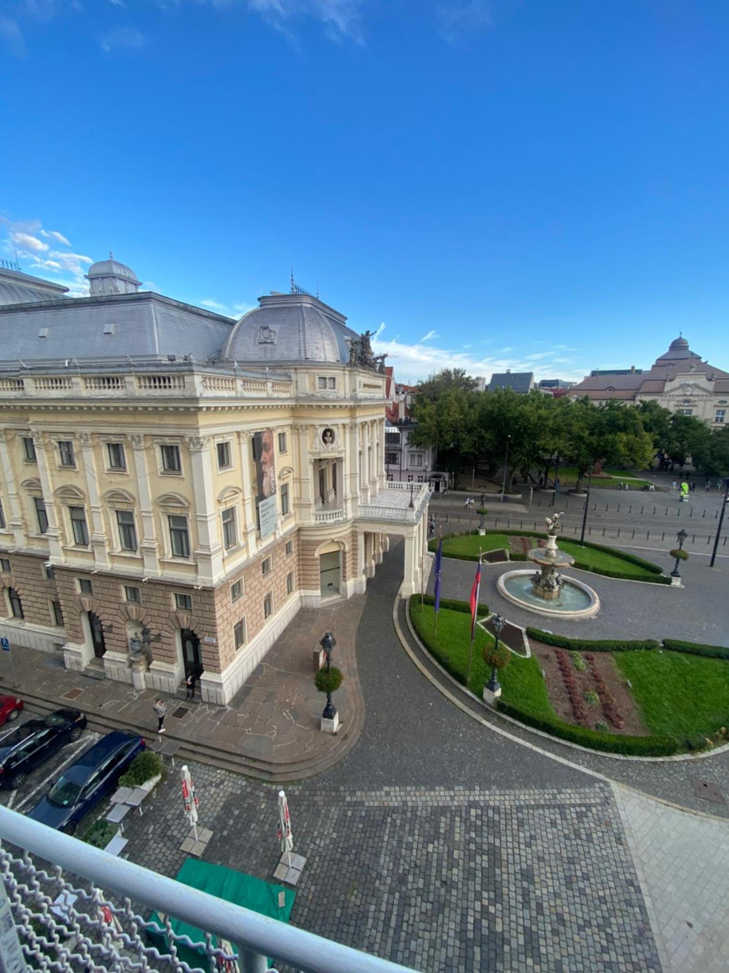 Modern Apartment In Historic City Center Old Town ブラチスラヴァ エクステリア 写真