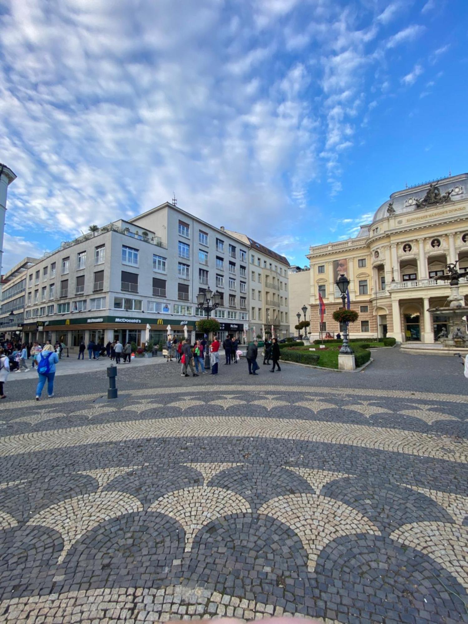 Modern Apartment In Historic City Center Old Town ブラチスラヴァ エクステリア 写真